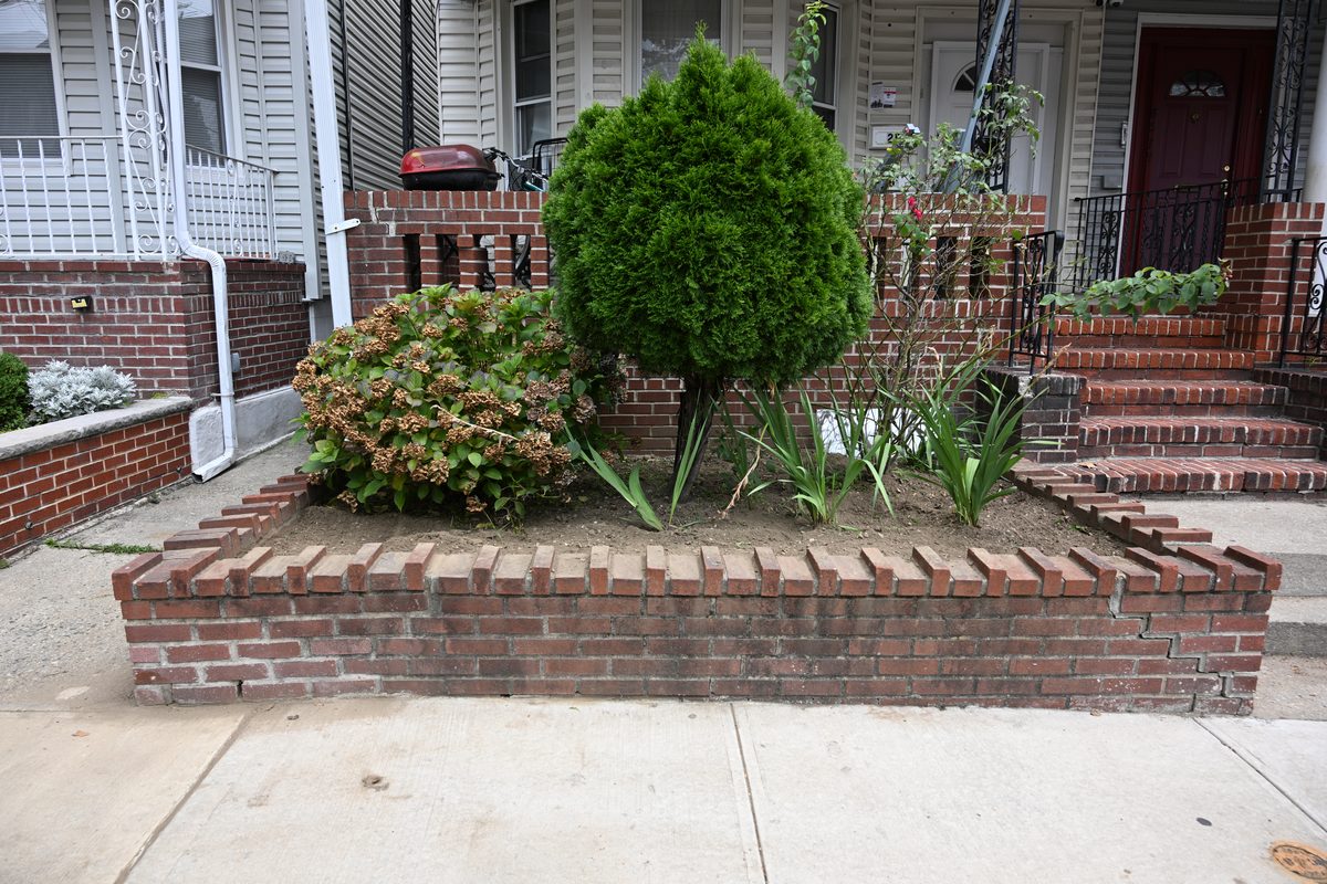 Brick planter bed maintenance